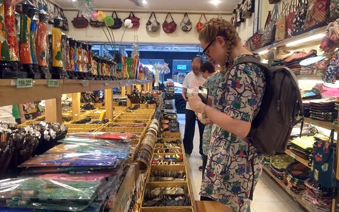 Hanoi busca optimizar infraestructura de tiendas y restaurantes ảnh 1