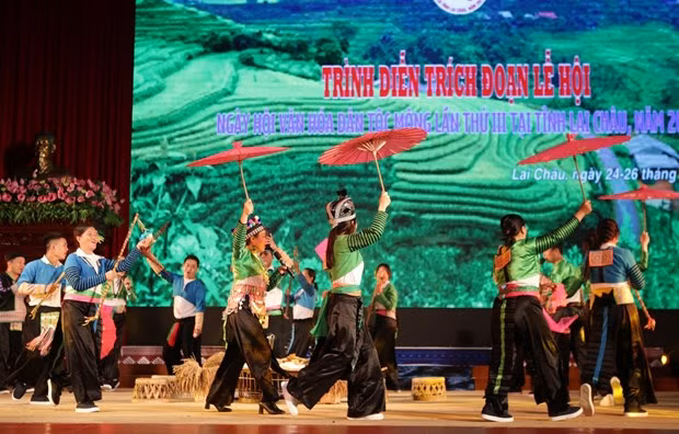 Celebran tercer Festival cultural de la etnia vietnamita Mong ảnh 1