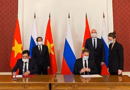 Grupos vietnamita y ruso cooperan en desarrollo de proyecto con uso de gas natural licuado ảnh 2