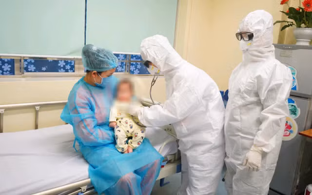 FPNU dona equipos médicos a Vietnam para control del COVID-19 ảnh 1
