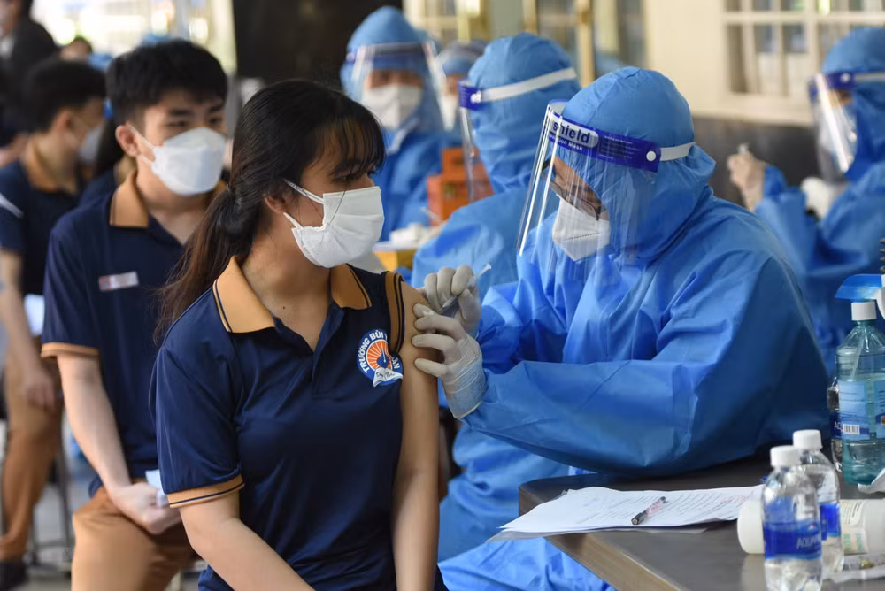 Vietnam avanza en campaña de inmunización contra el COVID-19 gracias a "diplomacia de vacunas" ảnh 1