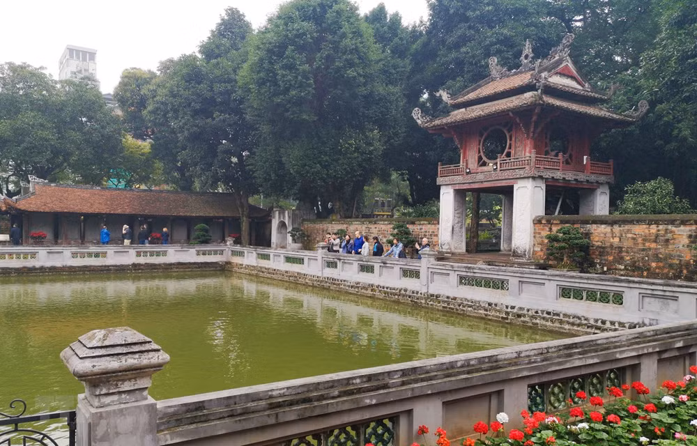 Anuncian ganadores de concurso de carteles conmemorativos por 1010 años de Hanoi ảnh 1 Anuncian ganadores de concurso de carteles conmemorativos por 1010 años de Hanoi ảnh 1