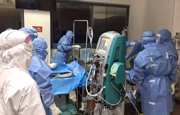 Fallece en Vietnam otro paciente de COVID-19, con enfermedades subyacentes graves ảnh 1