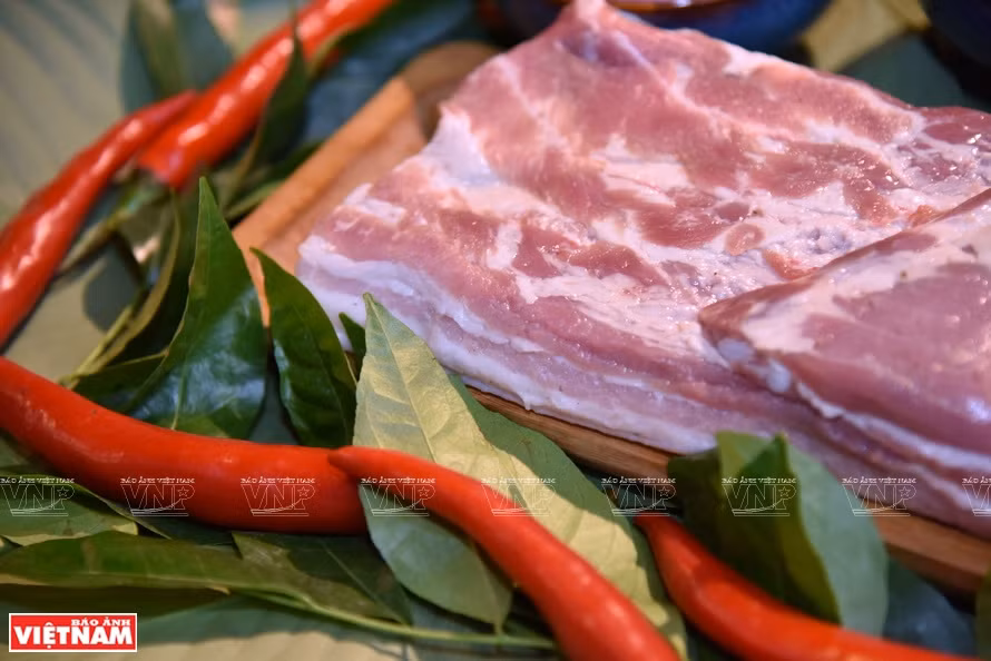 Carne de cerdo asada del antiguo pueblo de Duong Lam ảnh 1