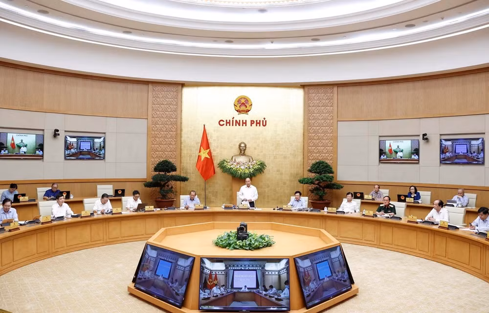 Vietnam decidido a minimizar impactos de rebrote de COVID-19 en desarrollo socioeconómico ảnh 1