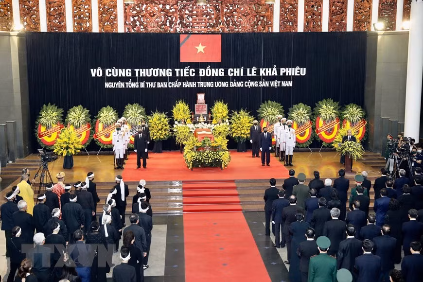 Efectúan homenaje póstumo a Le Kha Phieu, exsecretario general del Partido Comunista de Vietnam ảnh 2