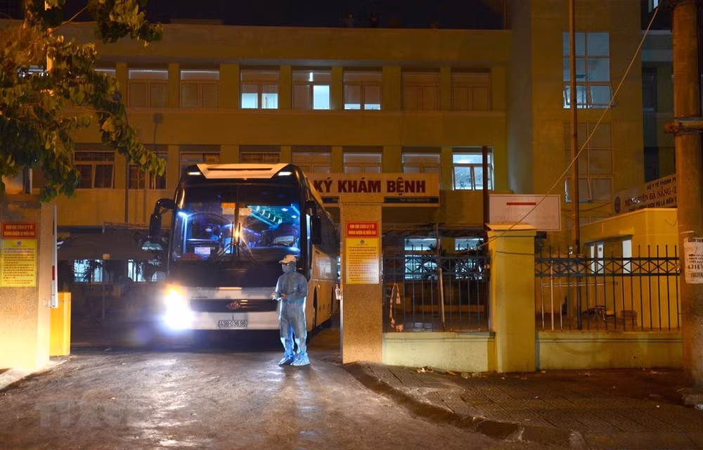 Bebé de dos años entre los nuevos casos de COVID-19 en Vietnam ảnh 1