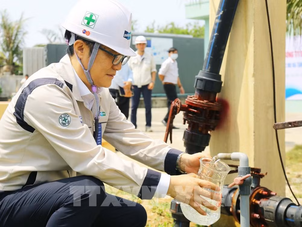 Reactivan plantas desalinizadoras de agua en isla vietnamita ảnh 1 Reactivan plantas desalinizadoras de agua en isla vietnamita ảnh 1