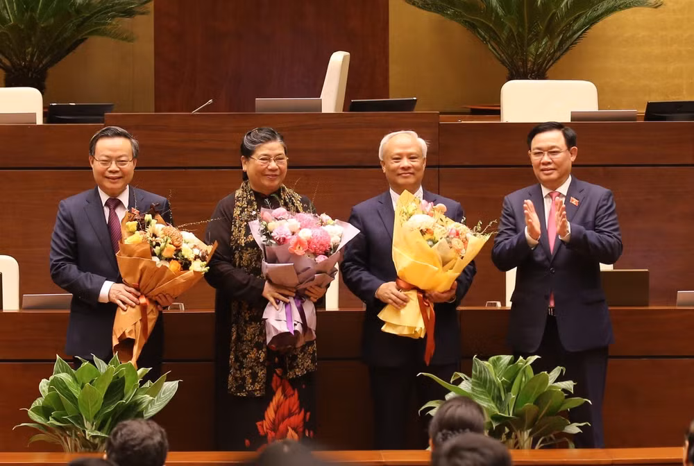 Ratifican relevo de tres vicepresidentes del Parlamento de Vietnam ảnh 1