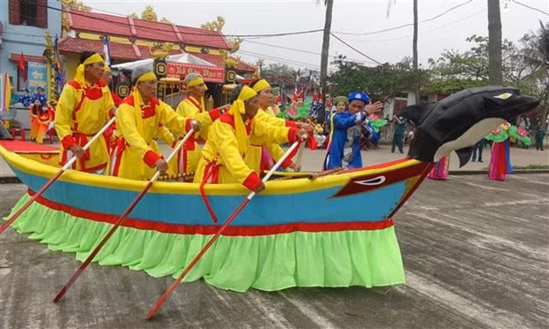 Fascinante festival de culto a las ballenas en Canh Duong ảnh 1