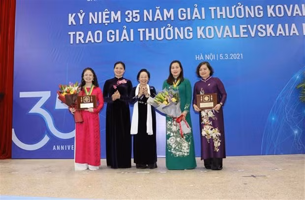 Premio Kovalevskaia resalta contribuciones de científicas vietnamitas ảnh 1