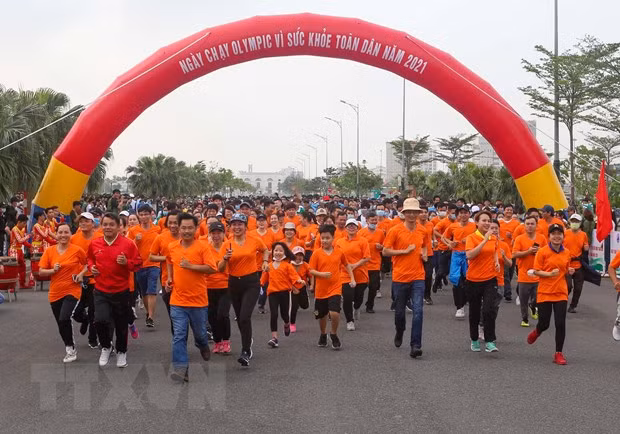 Más de mil 500 personas participan en Día de carrera en Da Nang ảnh 1