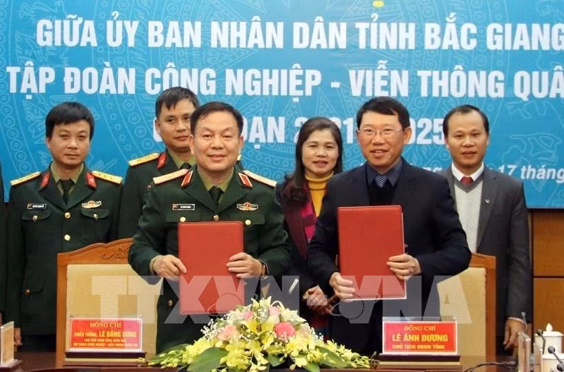 Promueven cooperación entre Viettel y provincia de Bac Giang en transformación digital ảnh 1