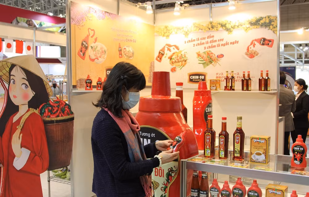 Vietnam presenta productos agrícolas y alimentos en exhibición en Japón ảnh 1
