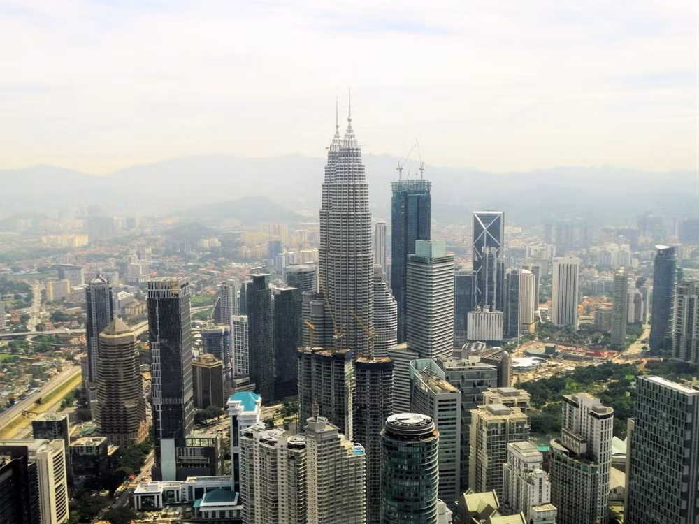 Malasia apunta a convertirse en economía de ingresos altos entre 2024-2028 ảnh 1