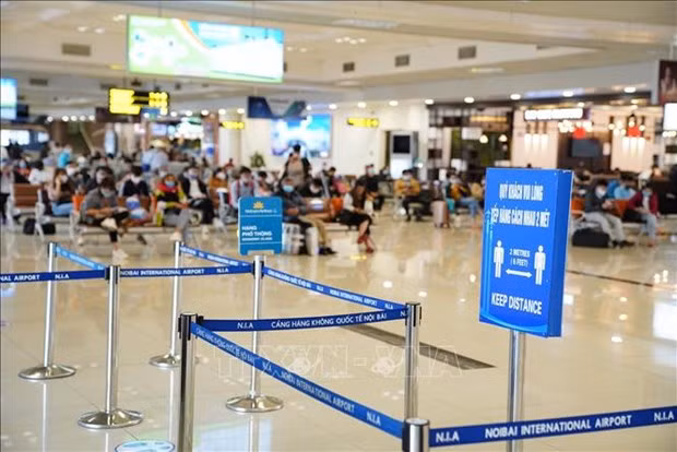Exigen resultado negativo del COVID-19 a pasajeros de vuelos hacia o desde Ciudad Ho Chi Minh ảnh 1
