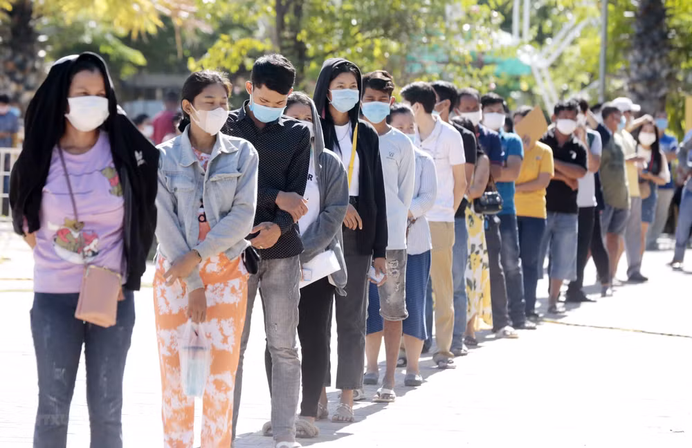 Camboya respalda a 2,6 millones de personas pobres con programa de ayuda en efectivo ảnh 1