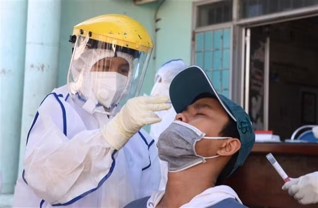 Vietnam registra casi tres mil casos de COVID-19 este jueves ảnh 1