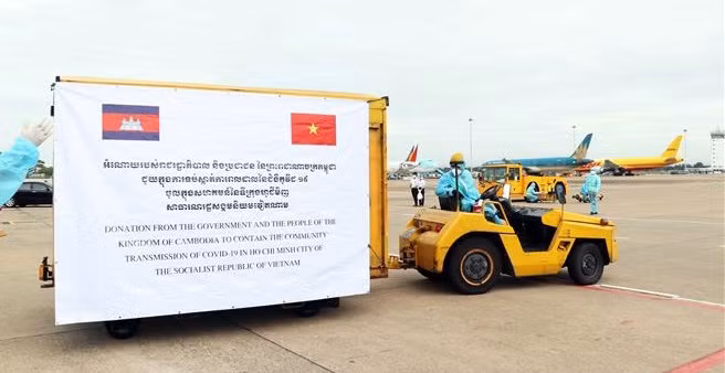 Vietnam destaca ayuda de comunidad internacional en lucha antiepidémica ảnh 2