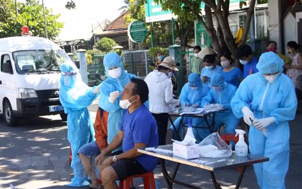 Vietnam registra tres mil 657 casos del COVID-19 ảnh 1