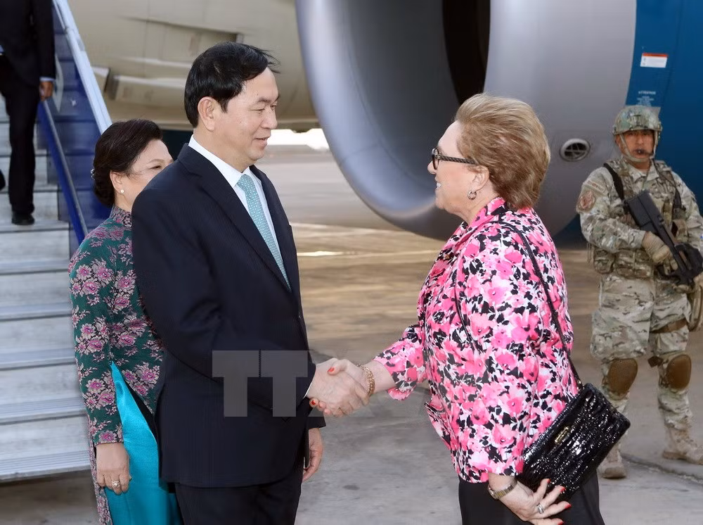 [Foto] Presidente de Vietnam llega a Perú para la Cumbre de APEC ảnh 2