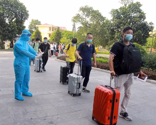 Vietnam extenderá cuarentena a personas procedentes de países con nueva cepas de SARS-CoV-2 ảnh 1