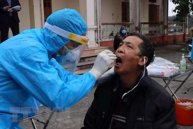 Donan a la provincia de Quang Ninh 10 mil kits de pruebas del coronavirus ảnh 1 Donan a la provincia de Quang Ninh 10 mil kits de pruebas del coronavirus ảnh 1