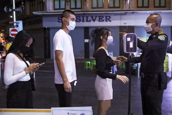 Tailandia consideran suspender permiso de entrada a británicos ảnh 1