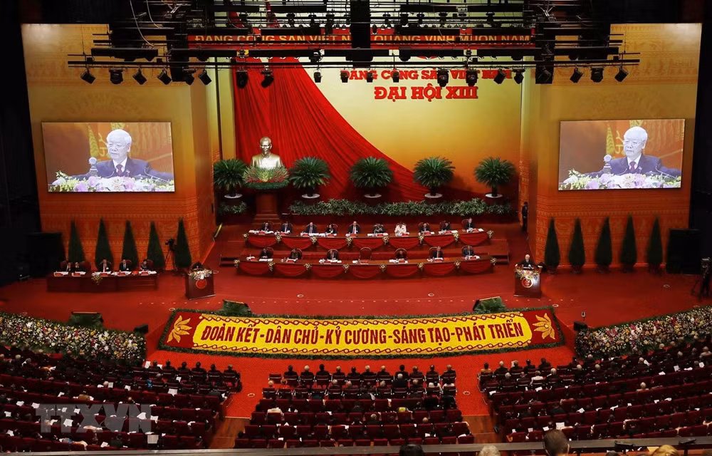 Periódico laosiano destaca significado de la magna cita partidista de Vietnam ảnh 1