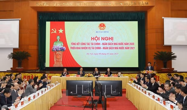Sector financiero debe despertar fuerzas internas de Vietnam, según el Primer Ministro ảnh 2