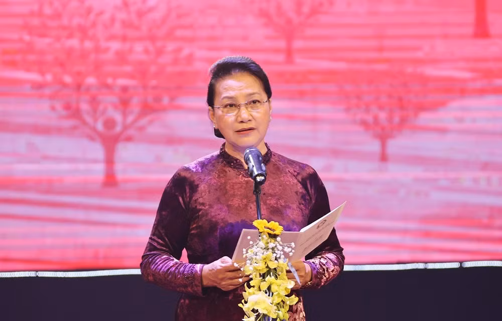 Presidenta del Parlamento vietnamita exhorta a promover apoyo mutuo en comunidad ảnh 1