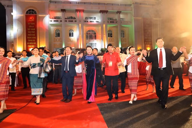 Nutrido programa en Día de intercambio fronterizo Vietnam- Laos ảnh 1