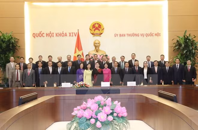 Presidenta del Parlamento vietnamita urge a mayor desempeño de diplomáticos ảnh 1