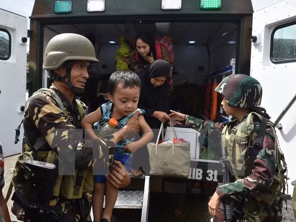 Filipinas: detienen a líderes y financiador de grupo insurgente Maute en Marawi ảnh 1 Filipinas: detienen a líderes y financiador de grupo insurgente Maute en Marawi ảnh 1