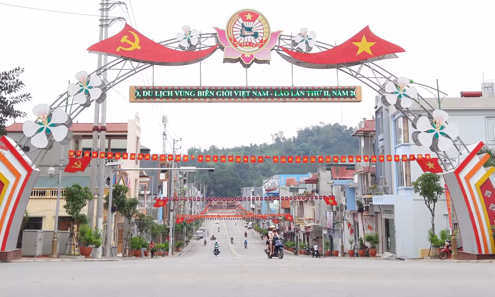 Efectúa en provincia vietnamita actividades para fortalecer amistad con Laos ảnh 1