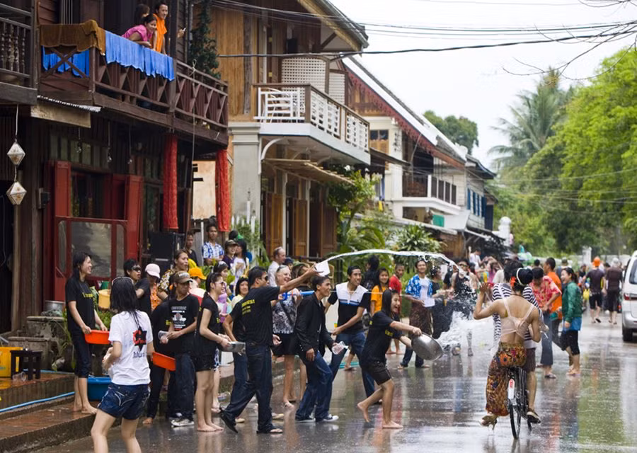 Camboya recibe a dos millones 500 mil turistas en Festival tradicional de khmeres ảnh 1
