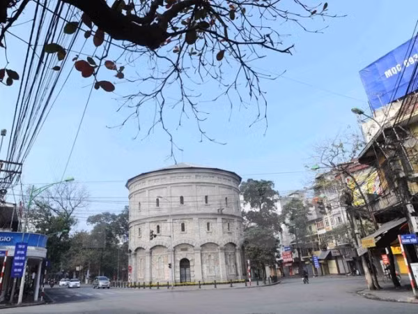 Luces encienden centenaria torre de agua en Hanoi, gracias a apoyo holandés ảnh 2