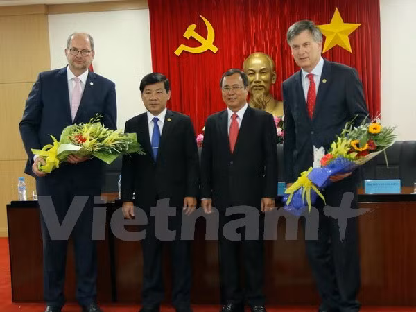 Empresarios holandeses exploran oportunidades de inversión en Binh Duong ảnh 1