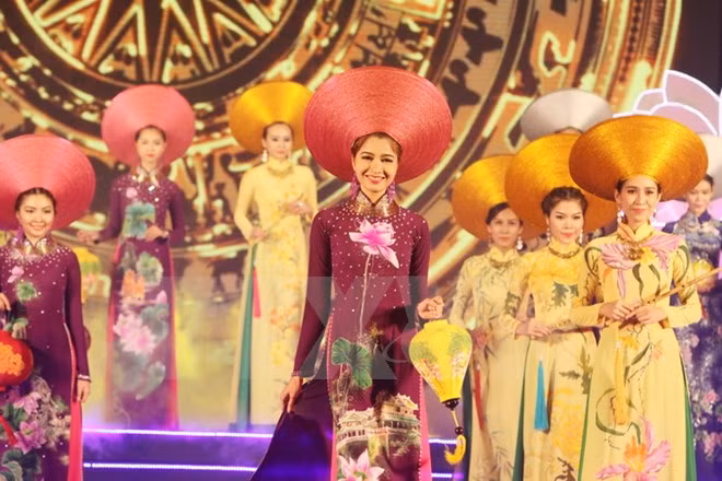 Embajadoras extranjeras caminarán en pasarela con Ao Dai ảnh 1 Embajadoras extranjeras caminarán en pasarela con Ao Dai ảnh 1