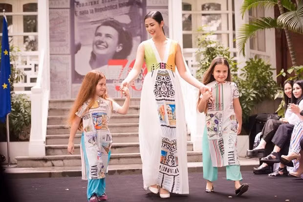 Traje tradicional de Ao Dai inspira a diseñadores vietnamitas e italianos ảnh 1