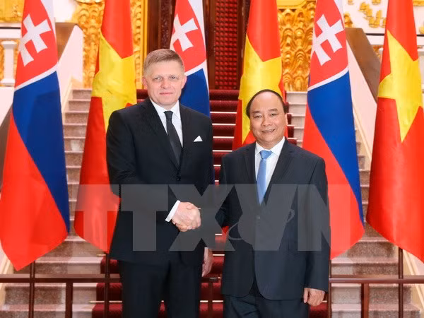 Primer ministro de Eslovaquia concluye visita oficial a Vietnam ảnh 1