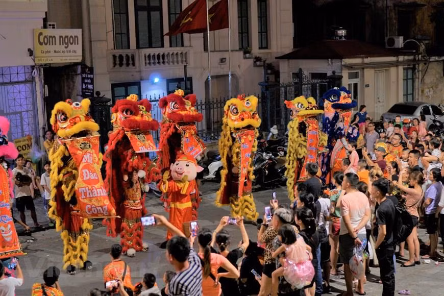 Celebran en Vietnam Fiesta del Medio Otoño ảnh 1 Celebran en Vietnam Fiesta del Medio Otoño ảnh 1