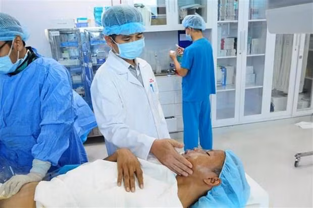 Hospital de Vietnam trata con éxito malformaciones vasculares de paciente camboyano ảnh 1