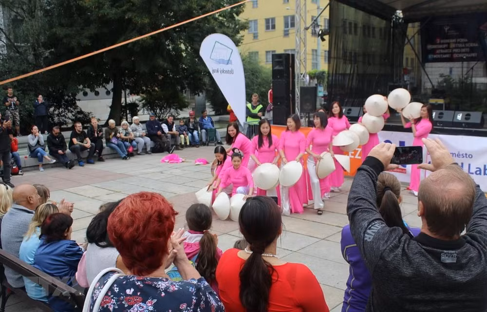 Celebran el “Festival de Planeta Colorido 2019” en República Checa ảnh 1 Celebran el “Festival de Planeta Colorido 2019” en República Checa ảnh 1