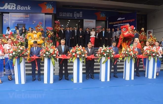 Agradece gobernador del Banco Nacional de Camboya contribuciones de empresas vietnamitas ảnh 1