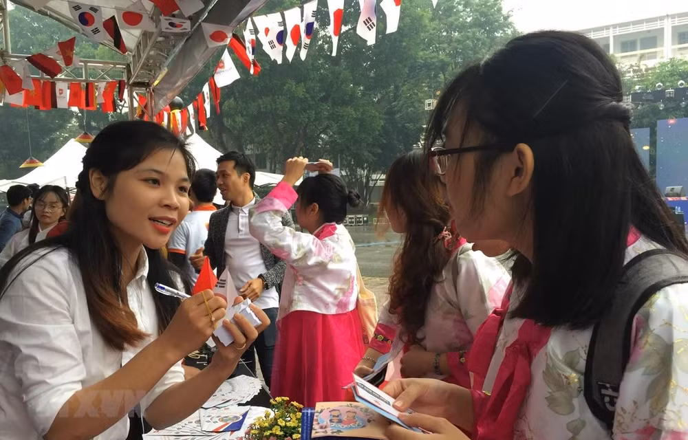 Aumenta número de estudiantes vietnamitas en Corea del Sur ảnh 1