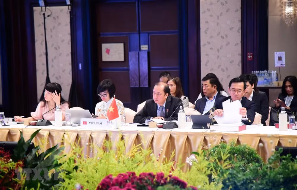 Participa Vietnam en reuniones preparatorias para la XXXV Cumbre de ASEAN ảnh 1 Participa Vietnam en reuniones preparatorias para la XXXV Cumbre de ASEAN ảnh 1