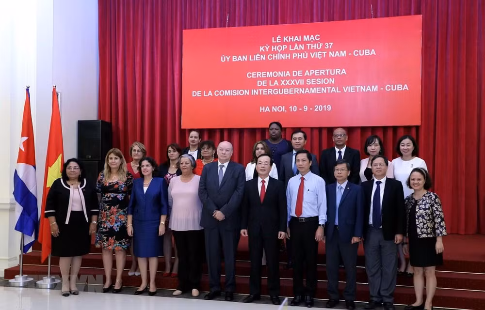 Sesiona en Hanoi Comisión Intergubernamental Vietnam-Cuba ảnh 1