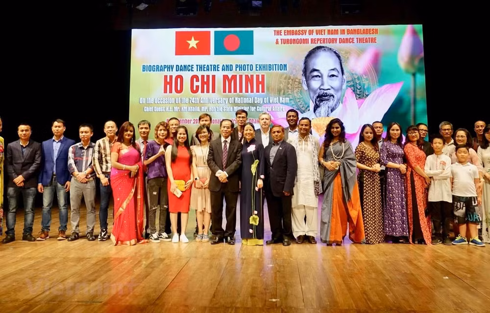 Presentan en Bangladés programa sobre la vida y obra del Presidente Ho Chi Minh ảnh 1