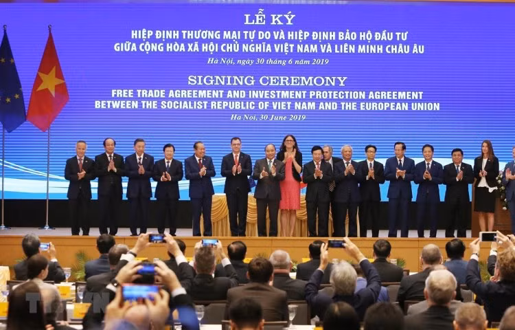Con EVFTA, Vietnam acelera con viento en popa hacia la integración internacional ảnh 2